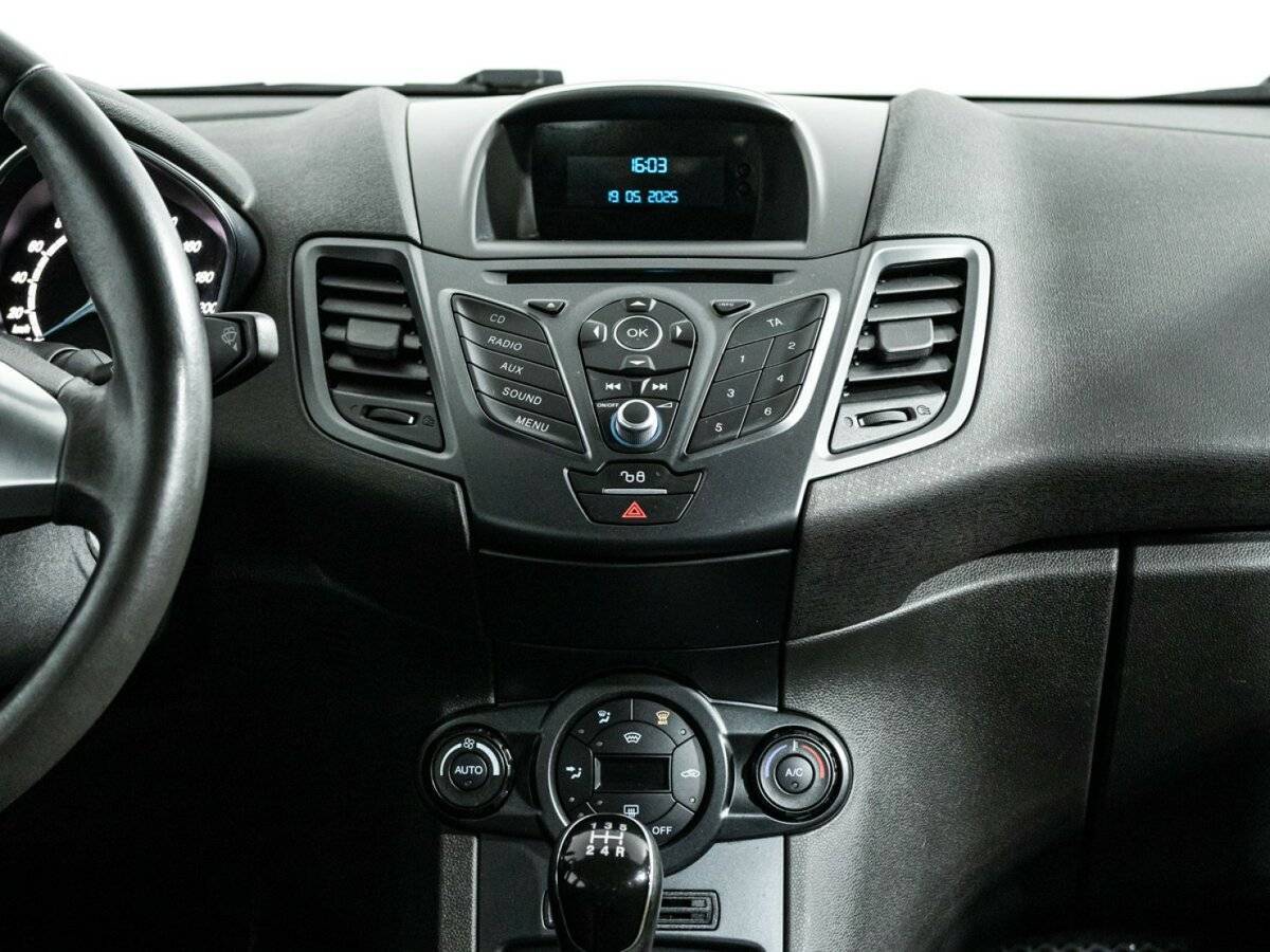 Ford Fiesta 2015 года с пробегом. Фото: #13