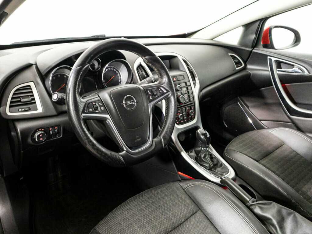 Opel Astra 2012 года с пробегом. Фото: #10