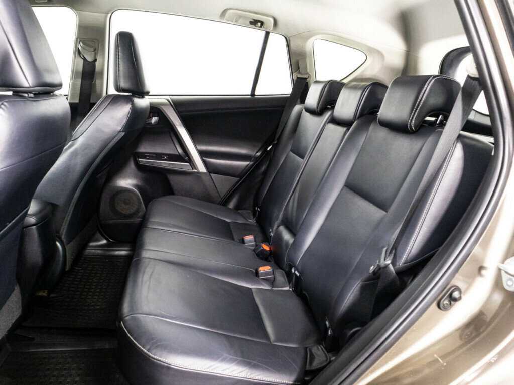 Toyota RAV4 2016 года с пробегом. Фото: #9
