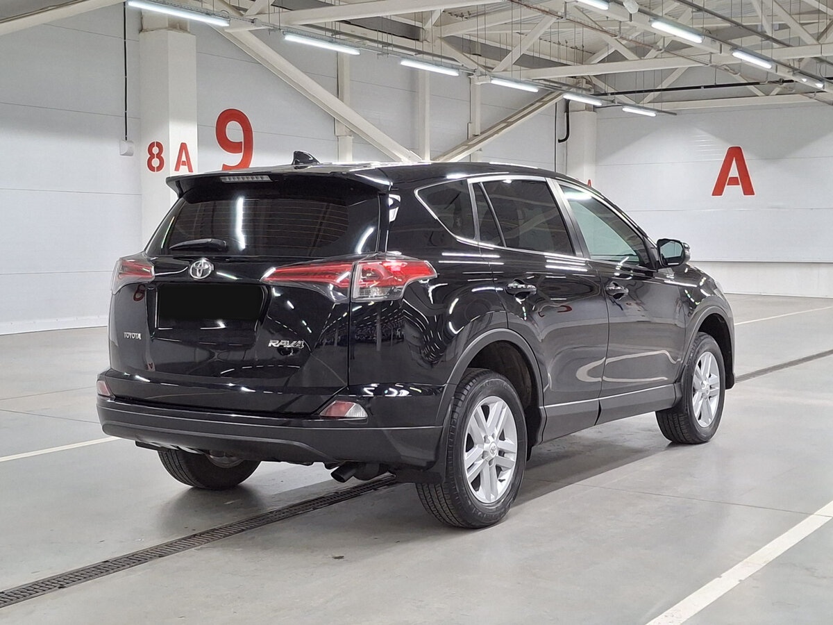 Toyota RAV4 2019 года с пробегом. Фото: #4