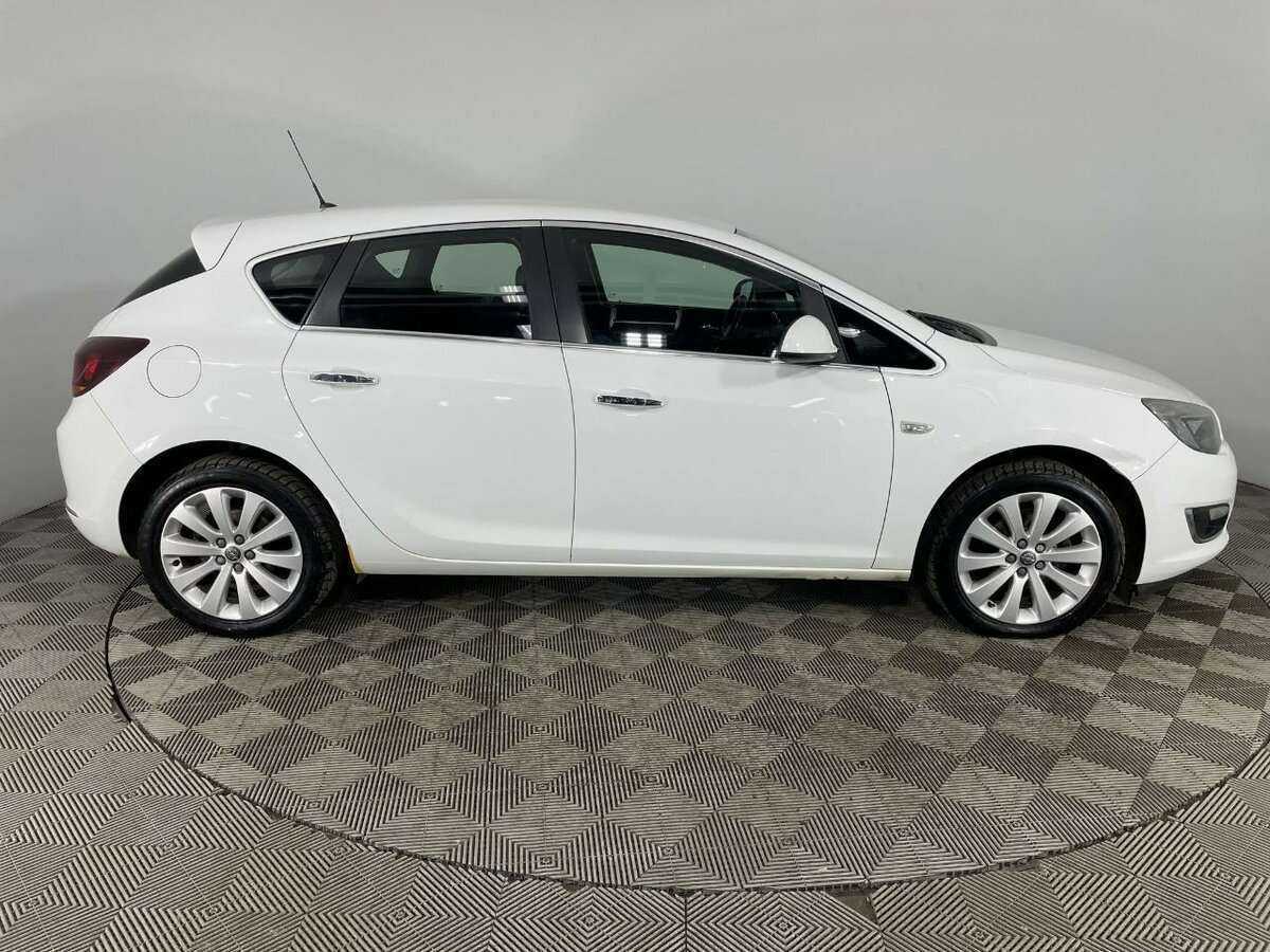 Opel Astra 2013 года с пробегом. Фото: #3
