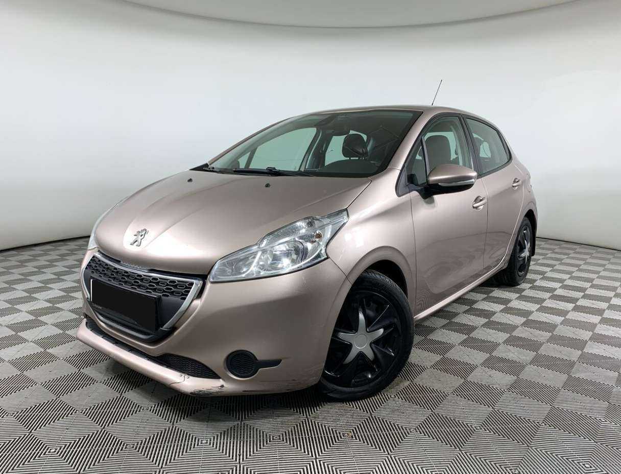 Peugeot 208 2013 года с пробегом. Посмотреть фото