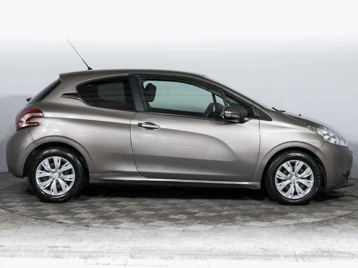 Peugeot 208 2013 года с пробегом. Фото: #3