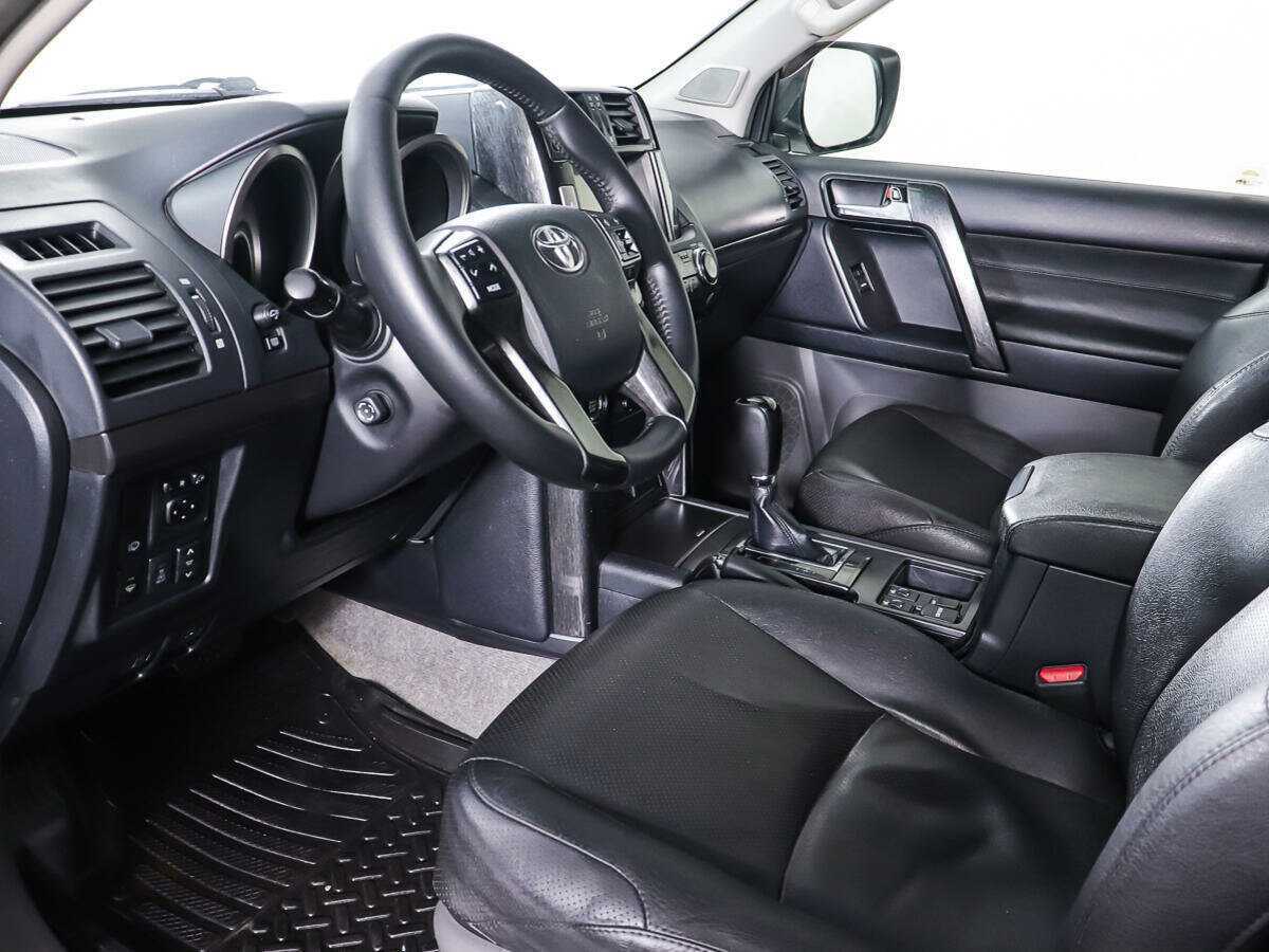 Toyota Land Cruiser Prado 2012 года с пробегом. Фото: #12