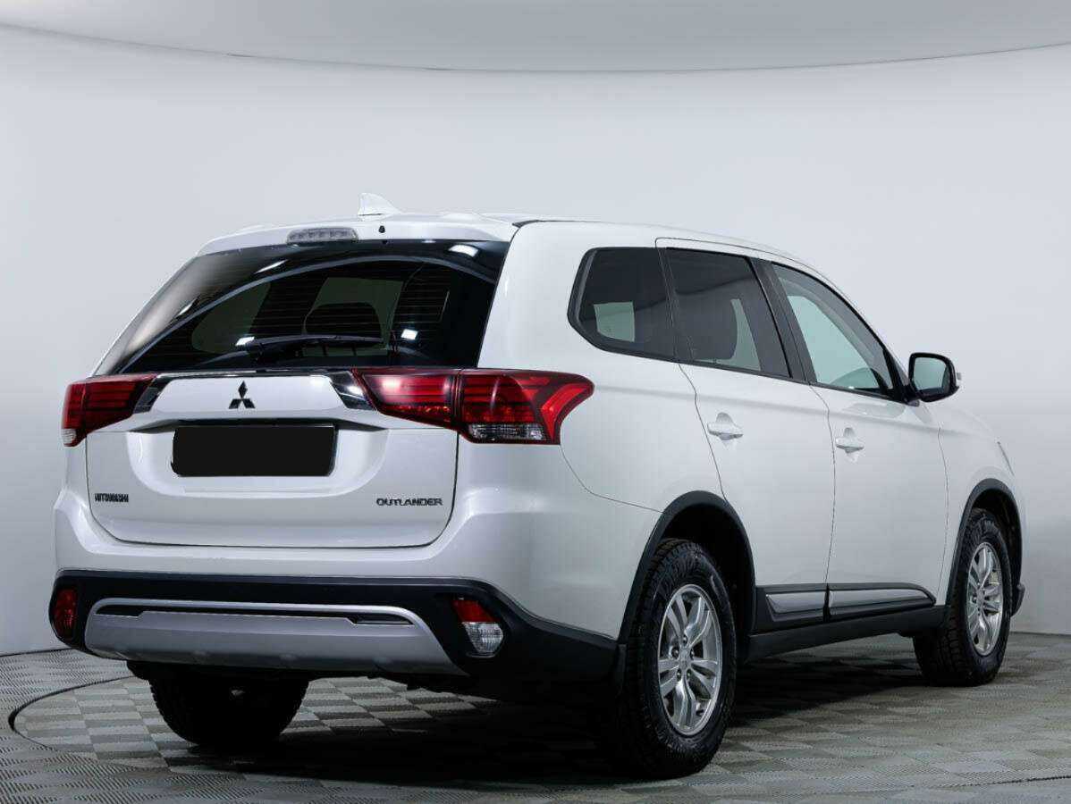 Mitsubishi Outlander 2018 года с пробегом. Фото: #4