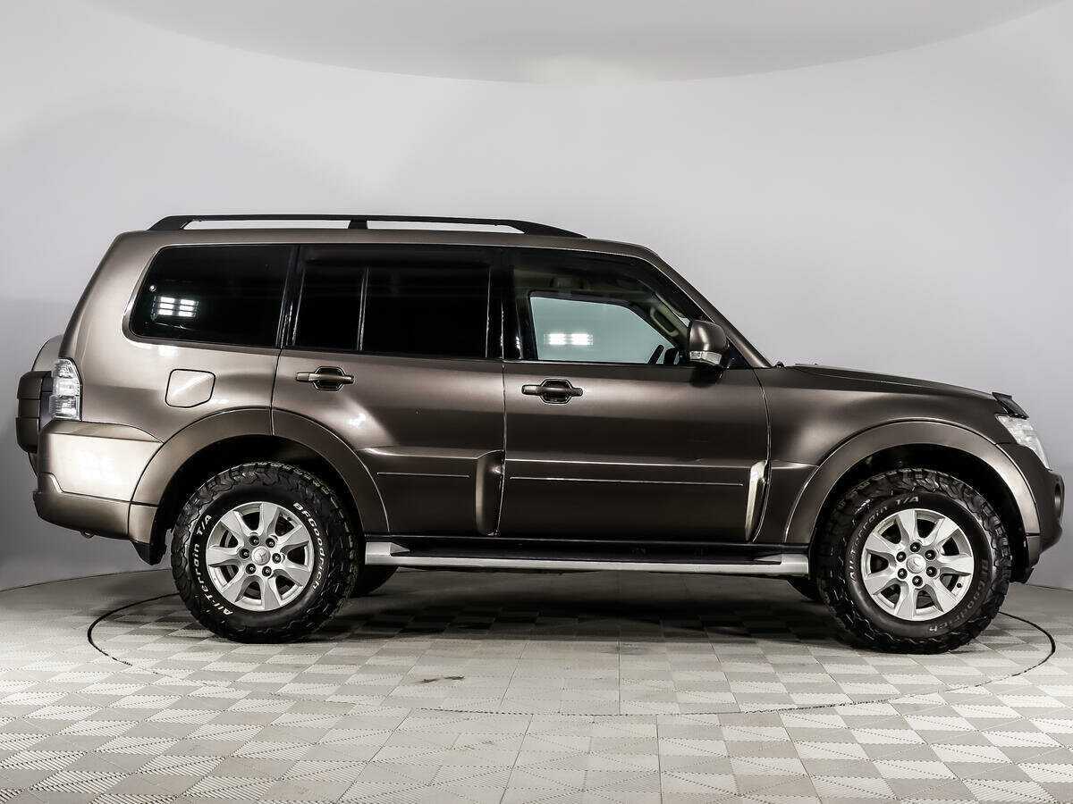Mitsubishi Pajero 2013 года с пробегом. Фото: #3