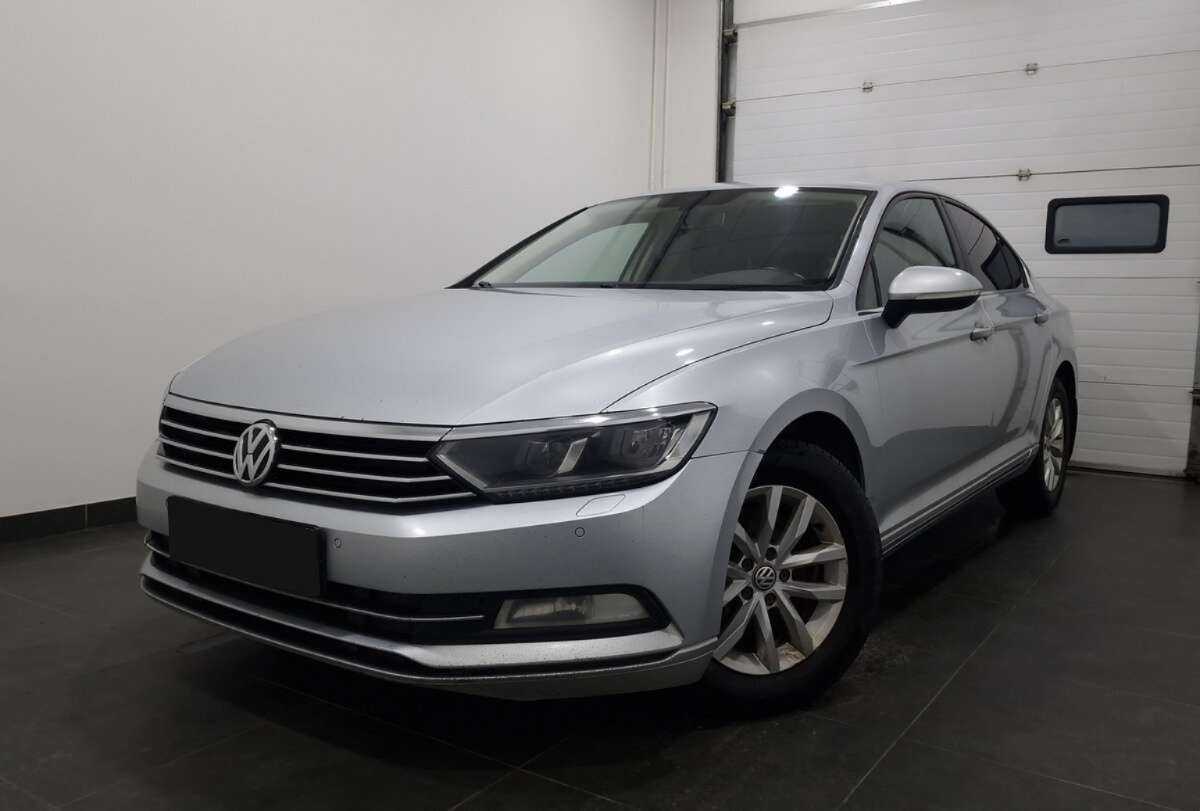 Volkswagen Passat 2015 года с пробегом. Посмотреть фото