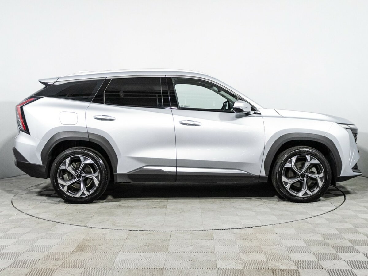 Geely Atlas 2024 года с пробегом. Фото: #3