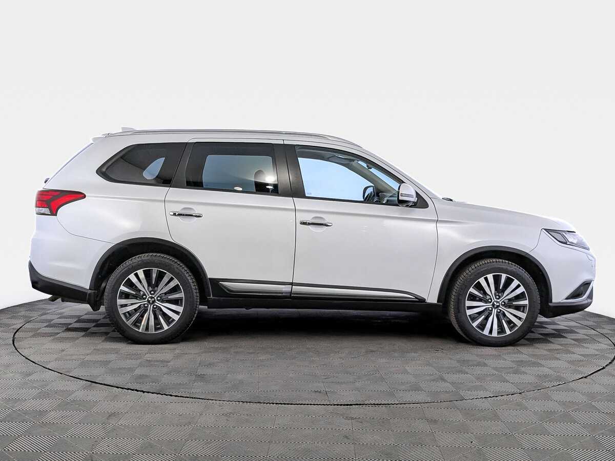 Mitsubishi Outlander 2021 года с пробегом. Фото: #3