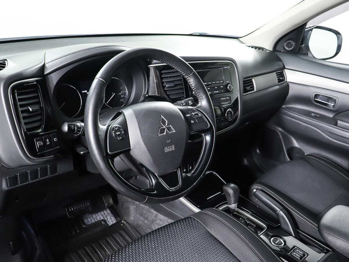 Mitsubishi Outlander 2018 года с пробегом. Фото: #12