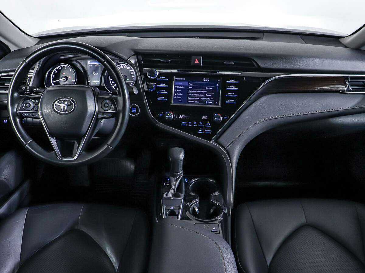 Toyota Camry 2020 года с пробегом. Фото: #9