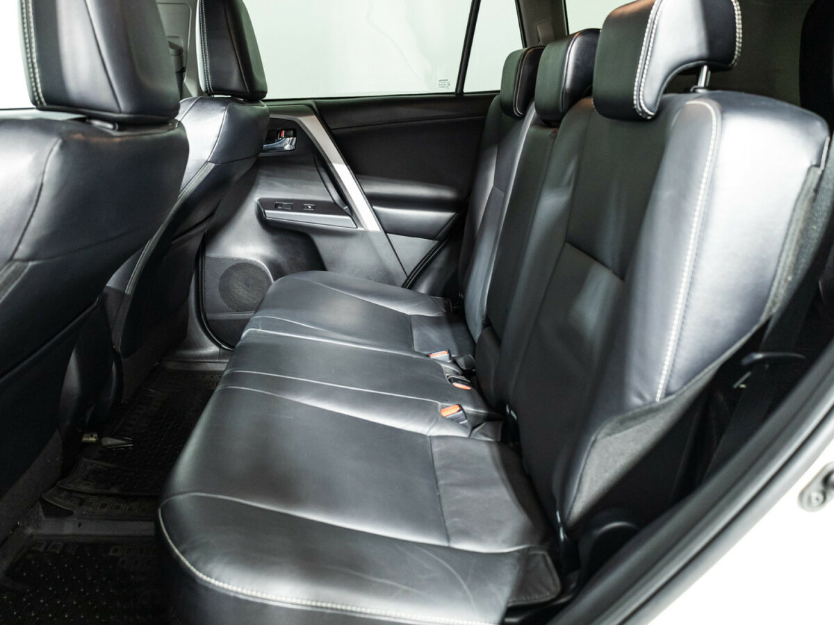 Toyota RAV4 2017 года с пробегом. Фото: #7