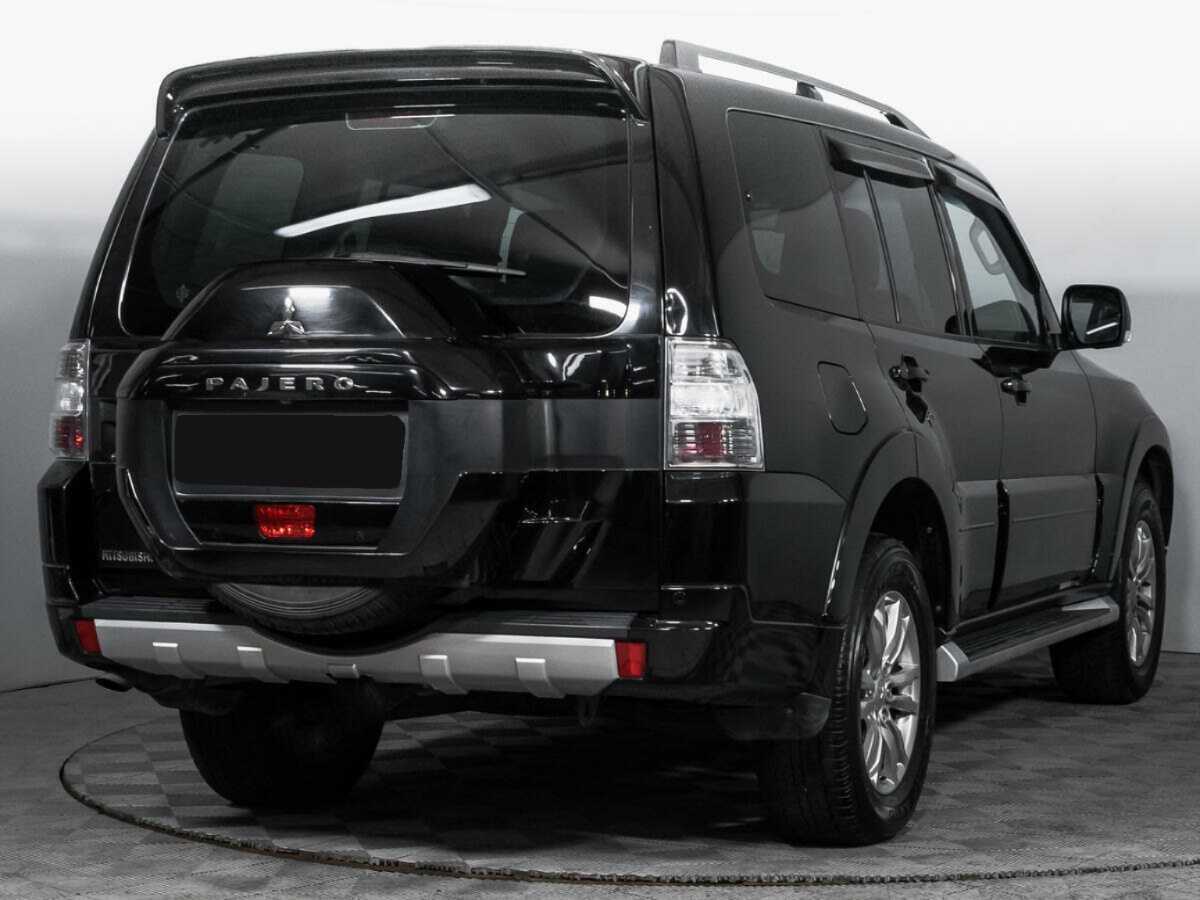 Mitsubishi Pajero 2017 года с пробегом. Фото: #4