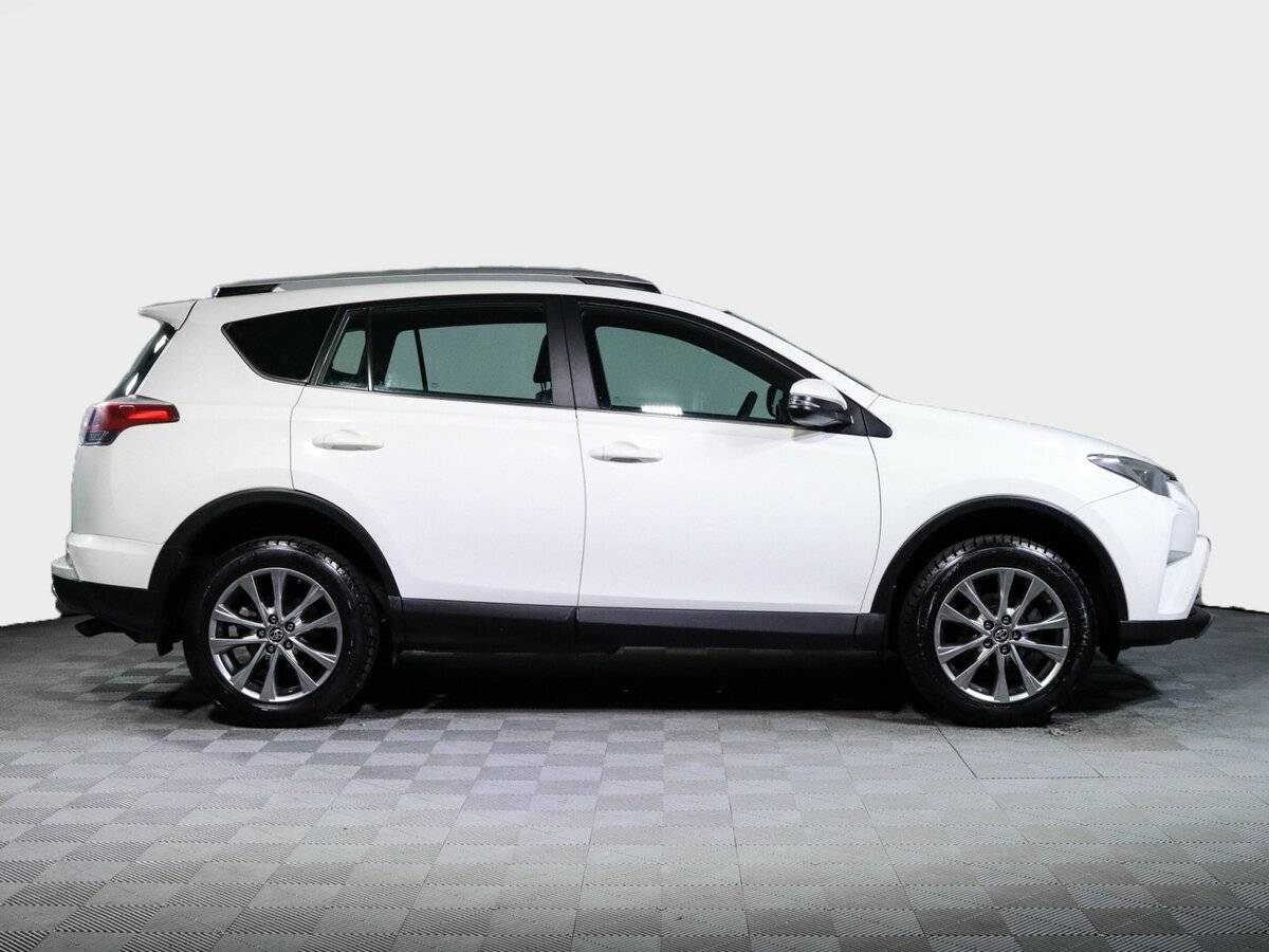 Toyota RAV4 2017 года с пробегом. Фото: #3