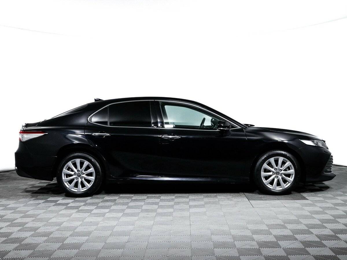 Toyota Camry 2018 года с пробегом. Фото: #2