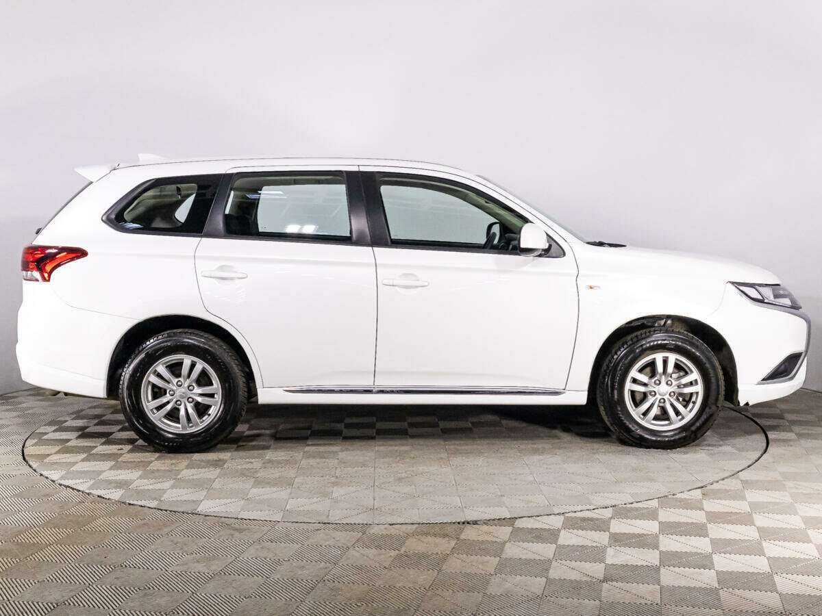 Mitsubishi Outlander 2022 года с пробегом. Фото: #3