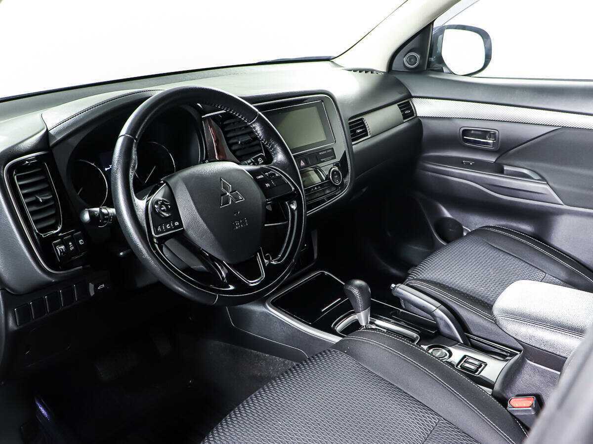 Mitsubishi Outlander 2018 года с пробегом. Фото: #11