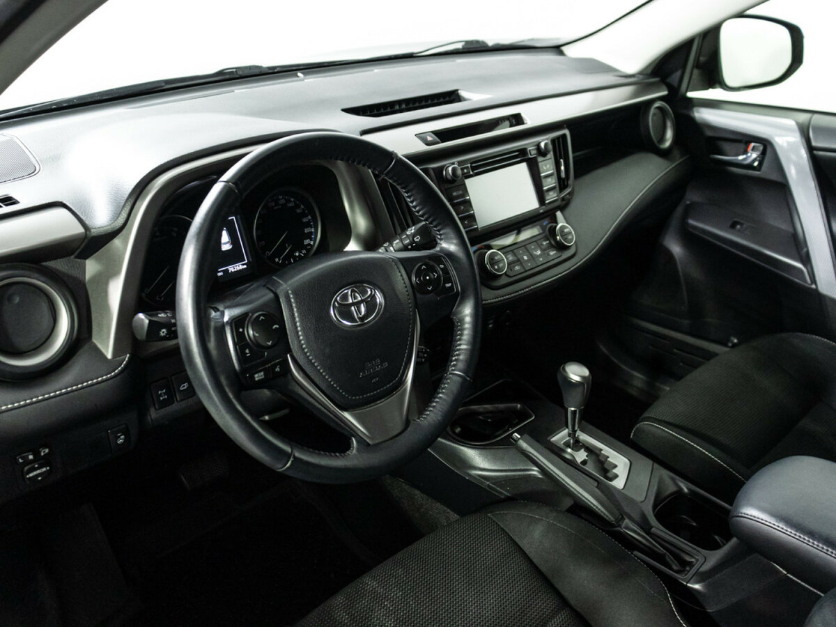 Toyota RAV4 2015 года с пробегом. Фото: #10