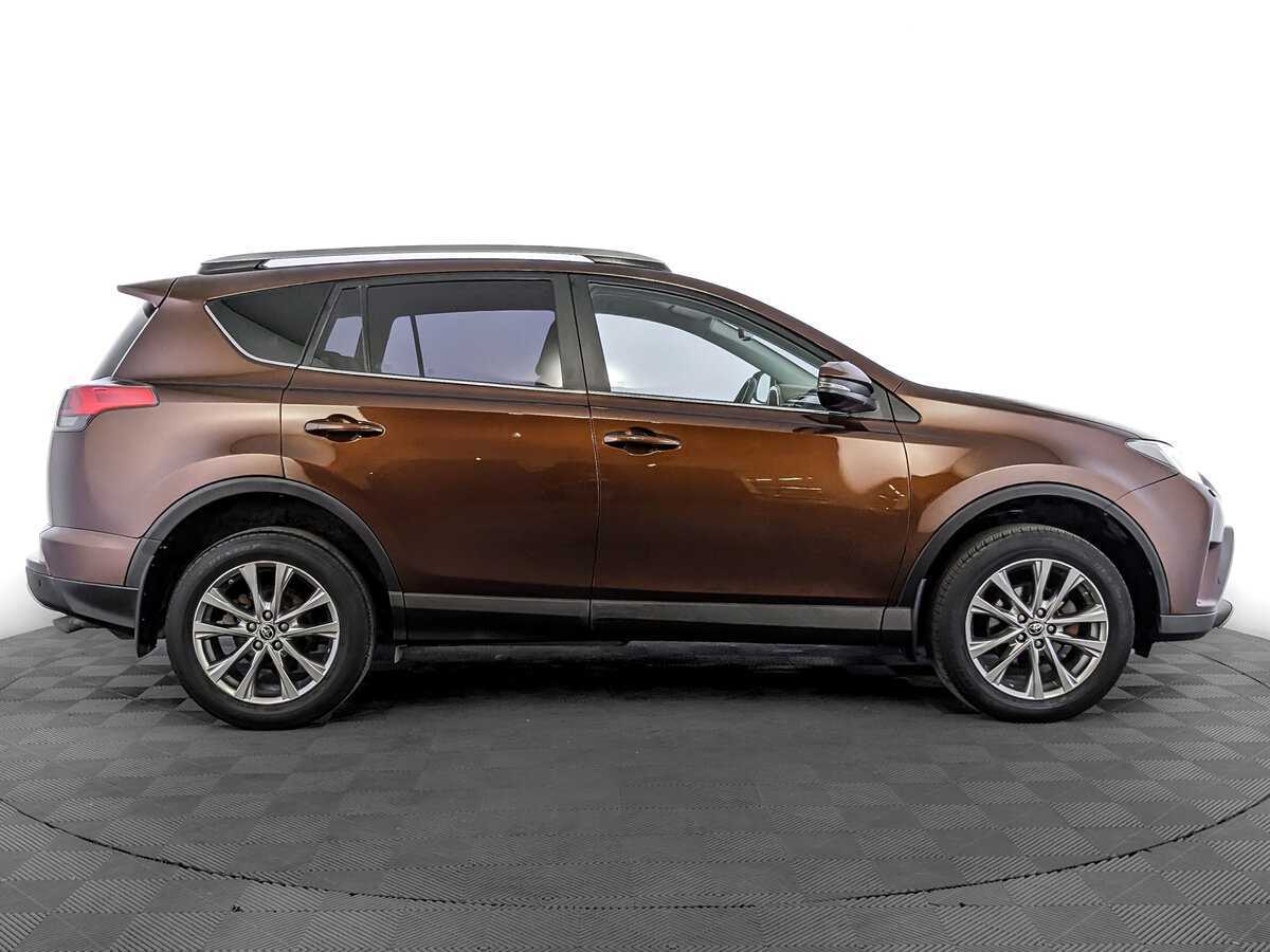 Toyota RAV4 2017 года с пробегом. Фото: #3