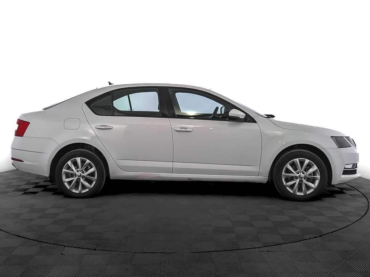 Skoda Octavia 2019 года с пробегом. Фото: #3