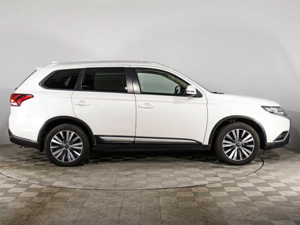 Mitsubishi Outlander 2020 года с пробегом. Фото: #3