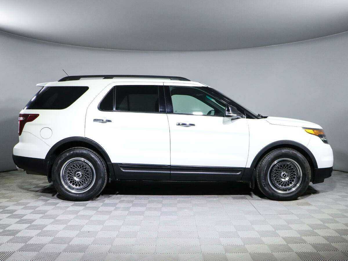 Ford Explorer 2015 года с пробегом. Фото: #3