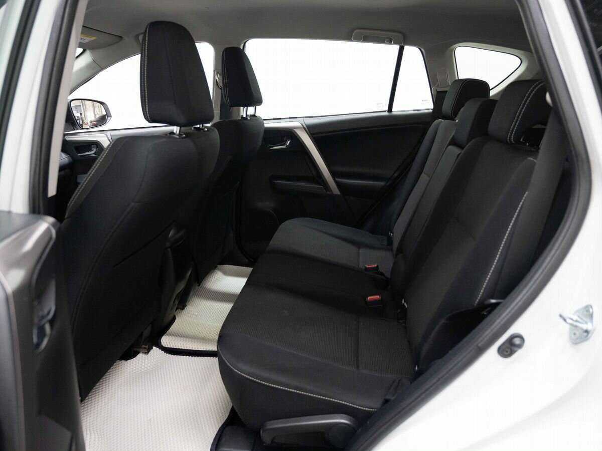 Toyota RAV4 2019 года с пробегом. Фото: #7