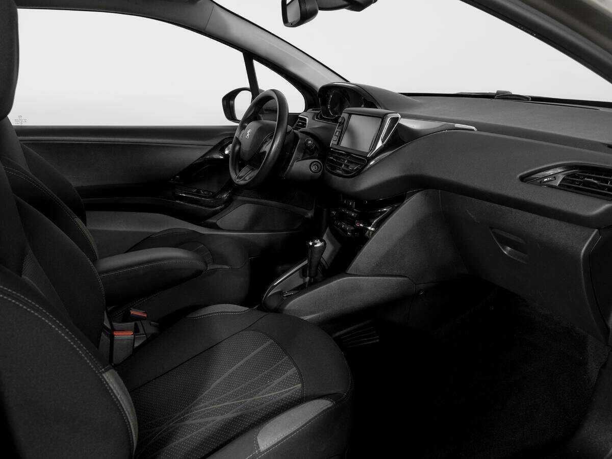 Peugeot 208 2013 года с пробегом. Фото: #8