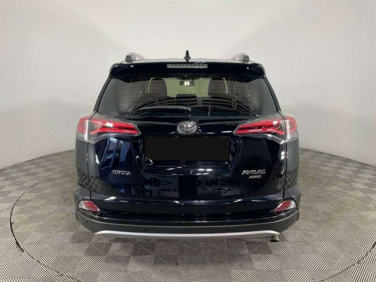 Toyota RAV4 2018 года с пробегом. Фото: #2