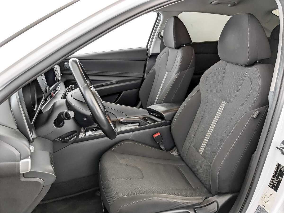 Hyundai Elantra 2021 года с пробегом. Фото: #17