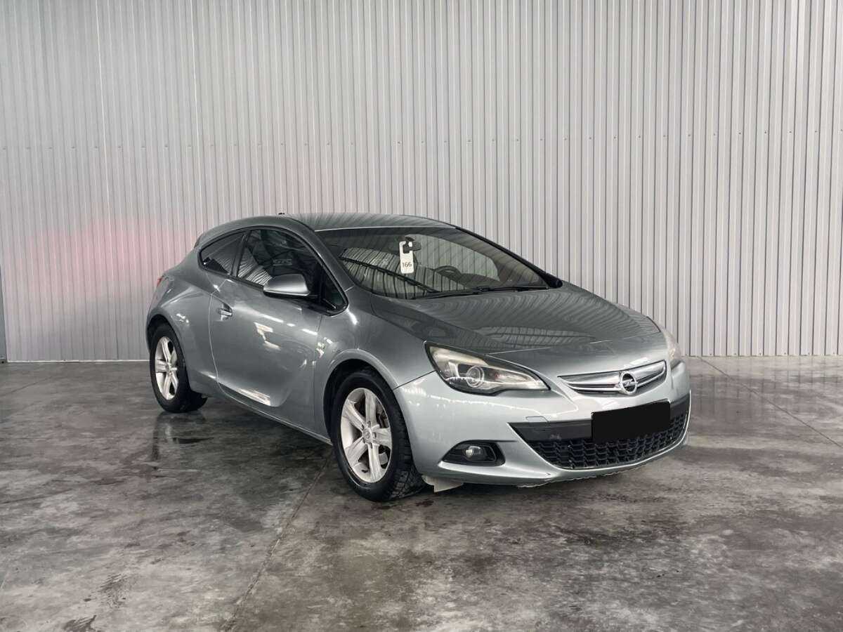 Opel Astra 2012 года с пробегом. Фото: #2