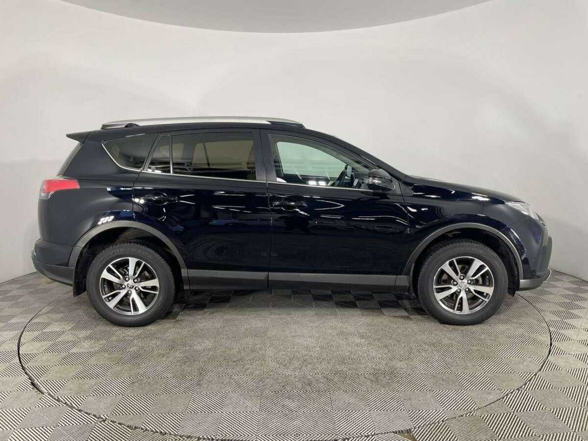 Toyota RAV4 2018 года с пробегом. Фото: #3