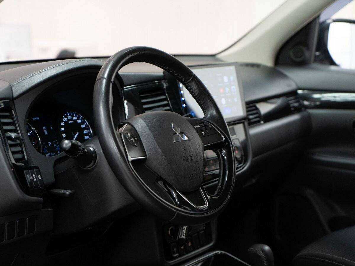 Mitsubishi Outlander 2018 года с пробегом. Фото: #4