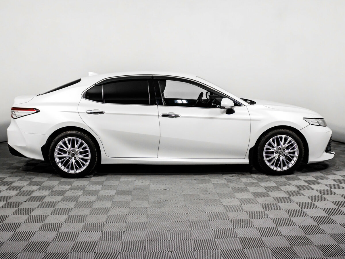 Toyota Camry 2019 года с пробегом. Фото: #3