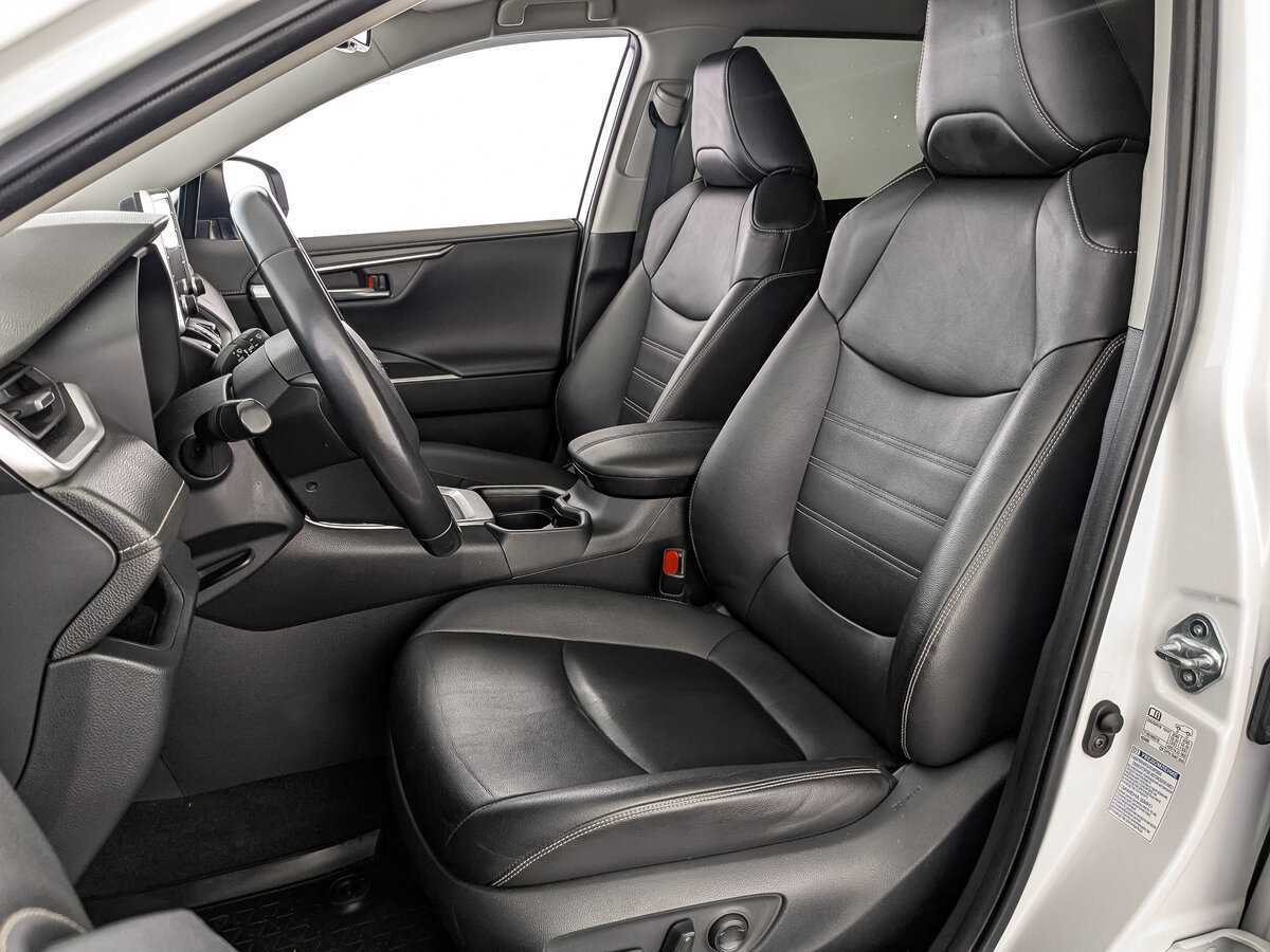 Toyota RAV4 2019 года с пробегом. Фото: #19