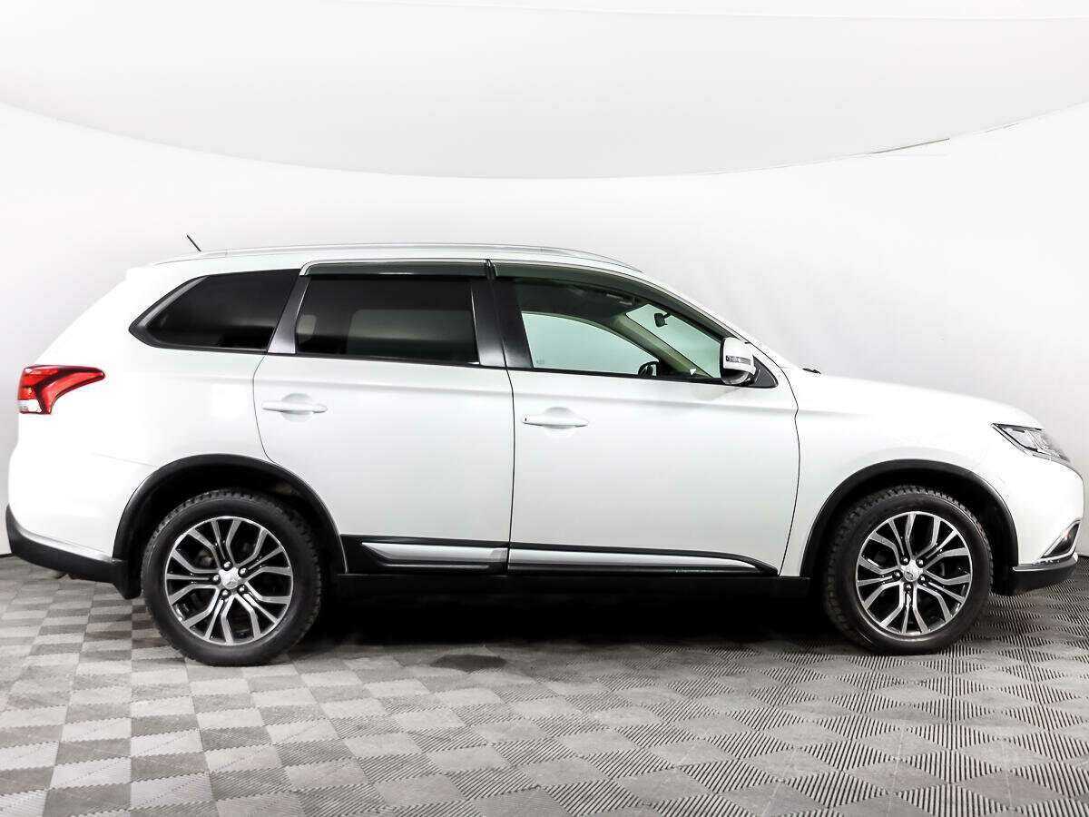 Mitsubishi Outlander 2016 года с пробегом. Фото: #3