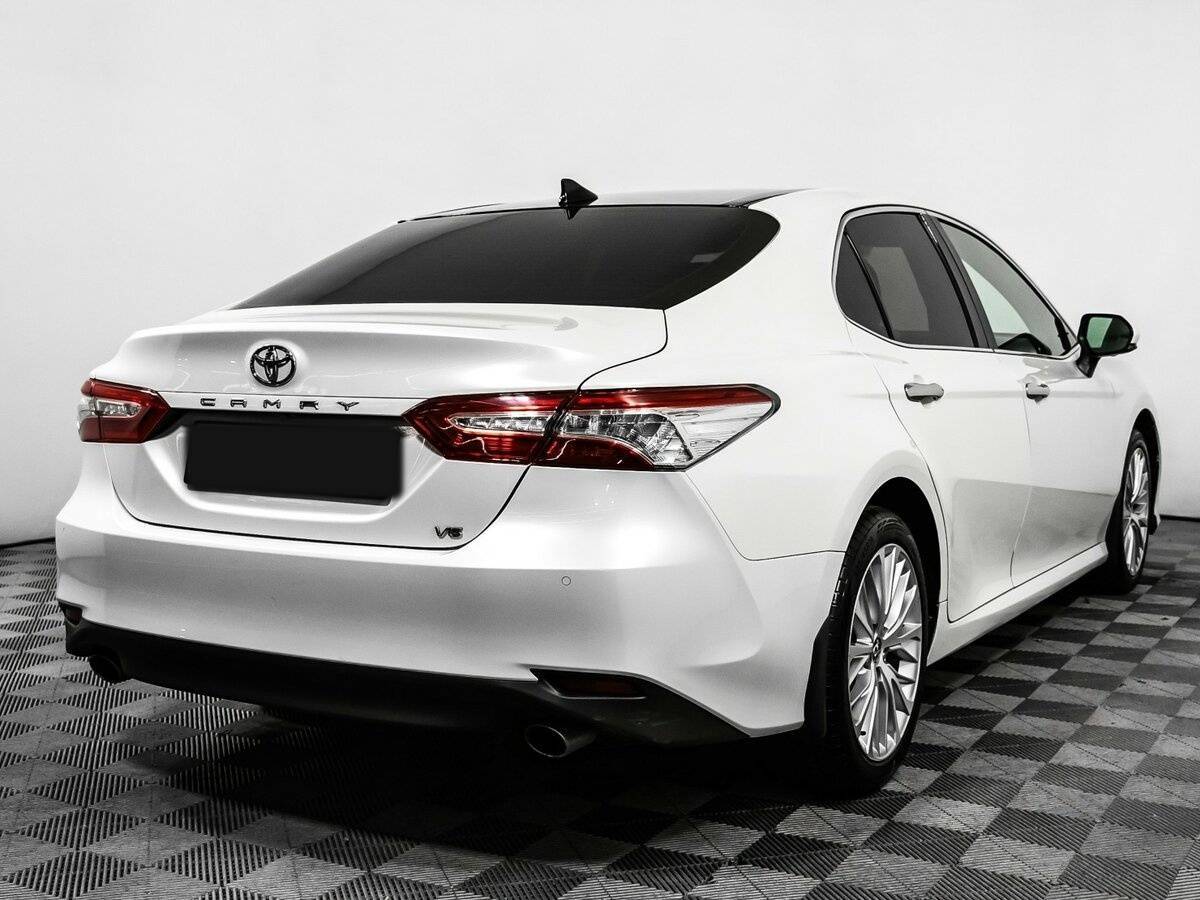 Toyota Camry 2019 года с пробегом. Фото: #4
