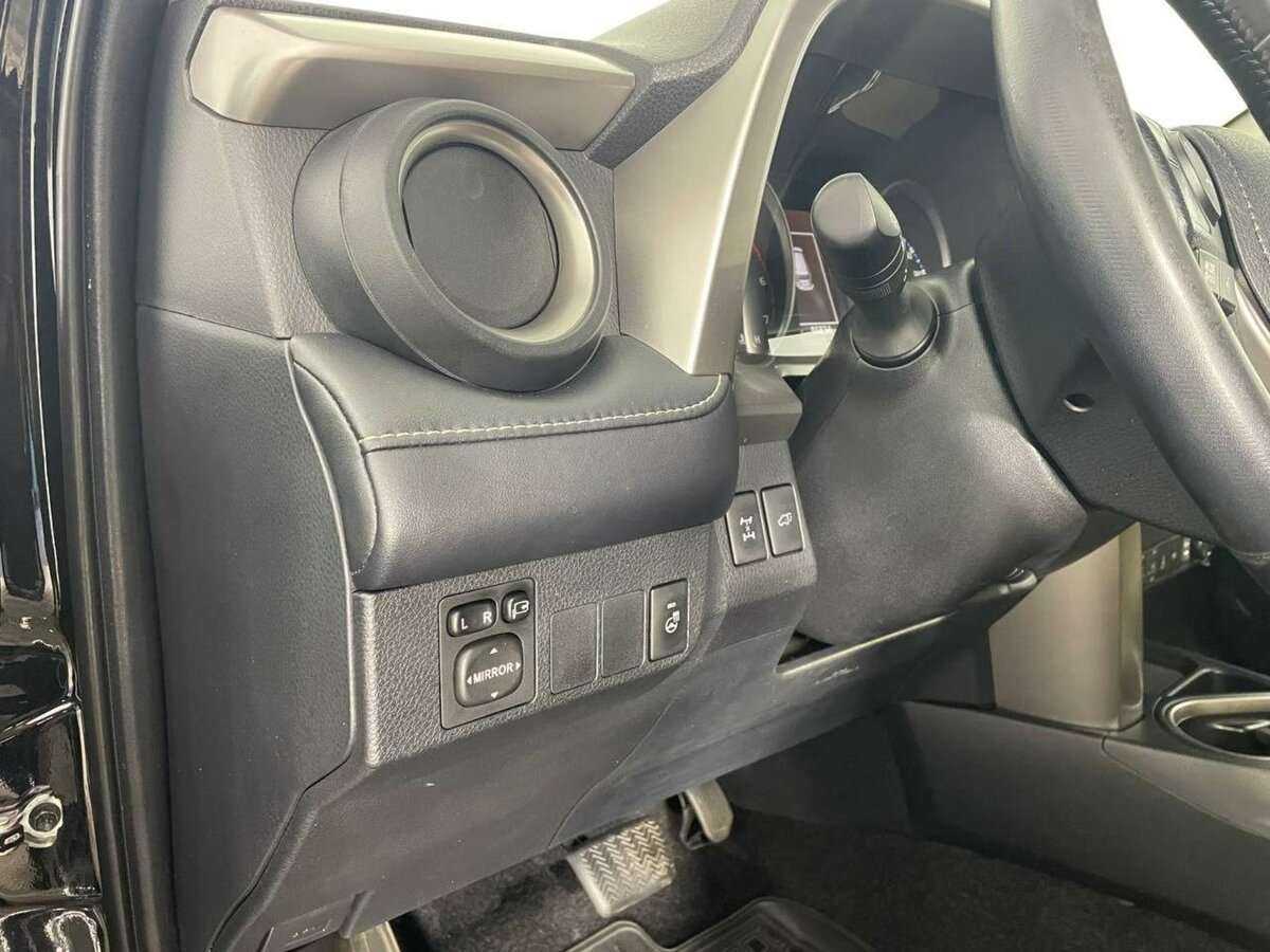 Toyota RAV4 2018 года с пробегом. Фото: #8