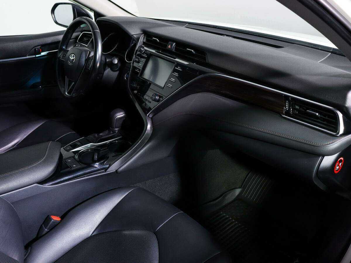 Toyota Camry 2019 года с пробегом. Фото: #6