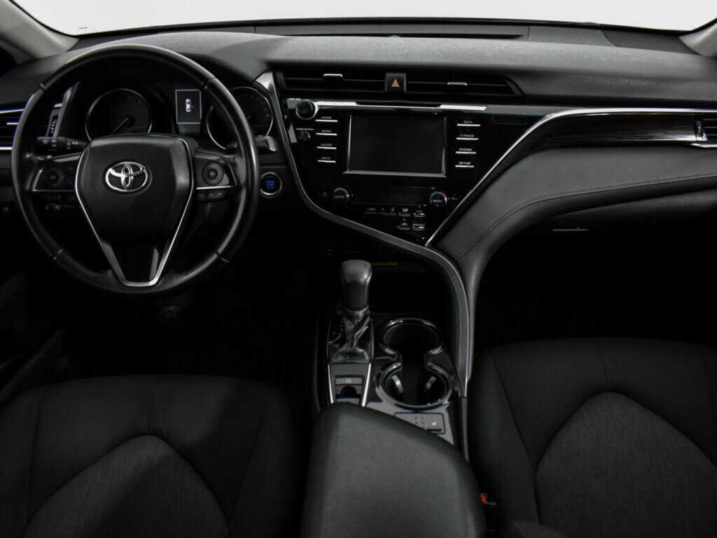 Toyota Camry 2018 года с пробегом. Фото: #11