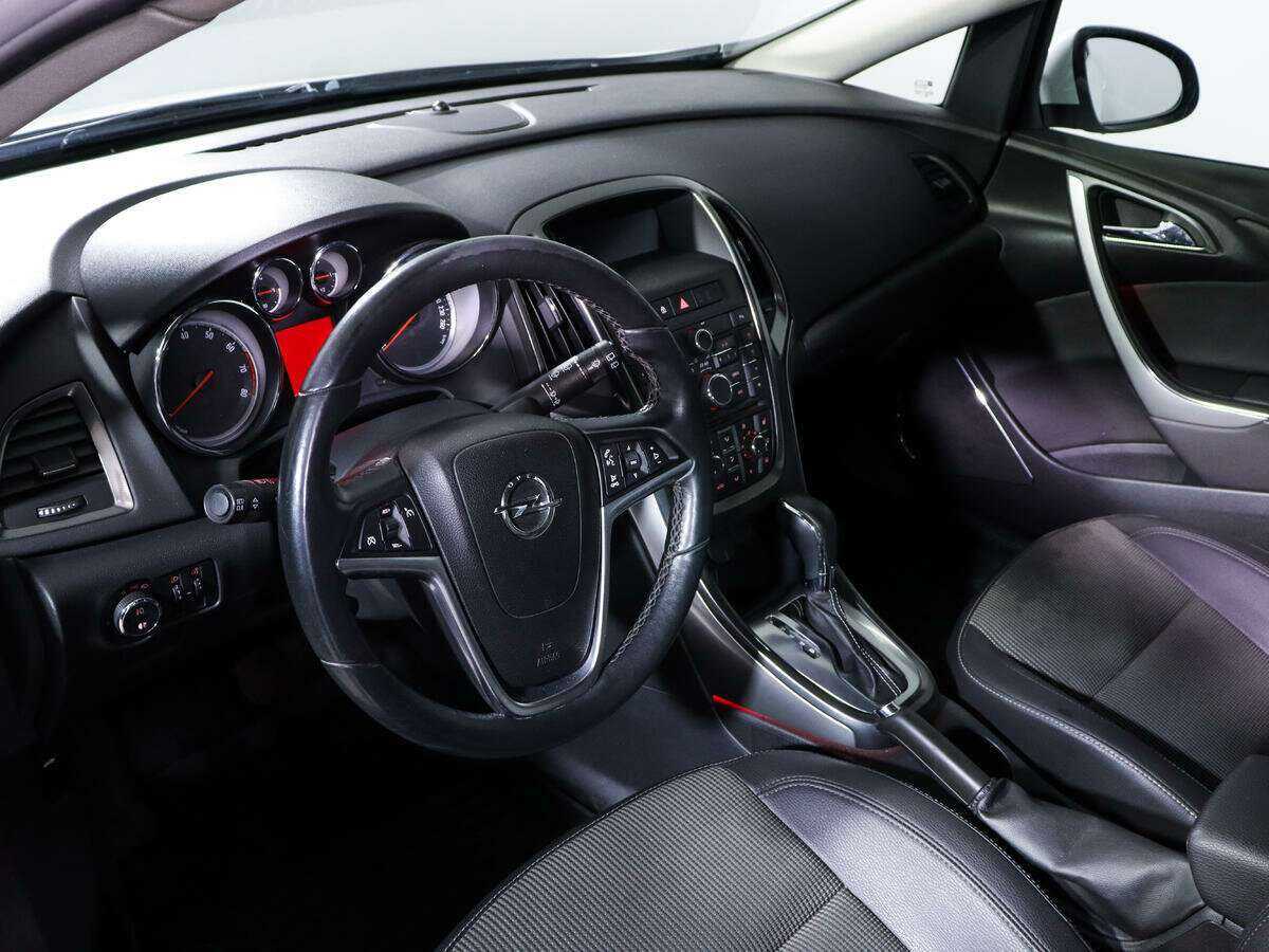 Opel Astra 2012 года с пробегом. Фото: #13