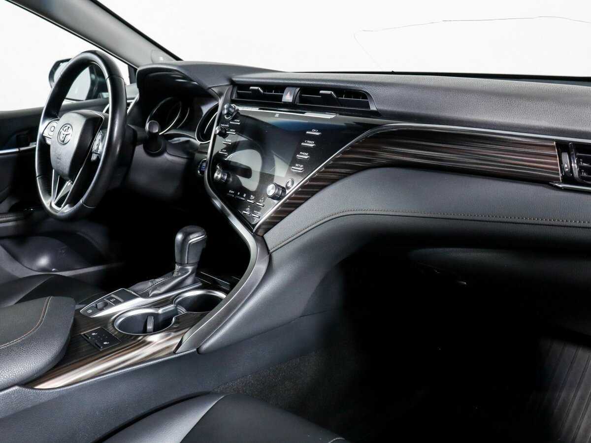 Toyota Camry 2018 года с пробегом. Фото: #5