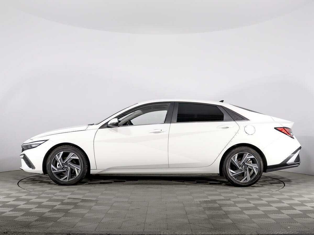 Hyundai Elantra 2024 года с пробегом. Фото: #7