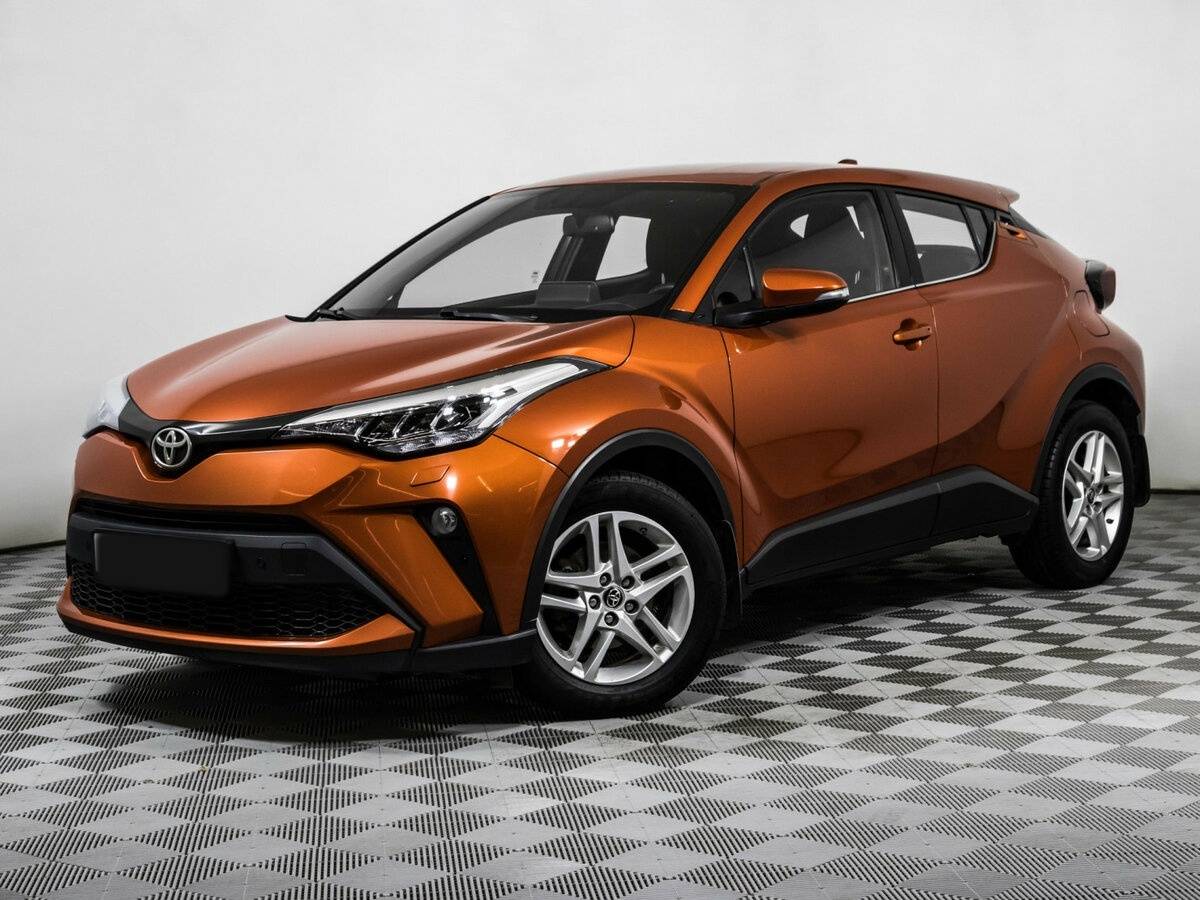Toyota C-HR 2019 года с пробегом. Посмотреть фото