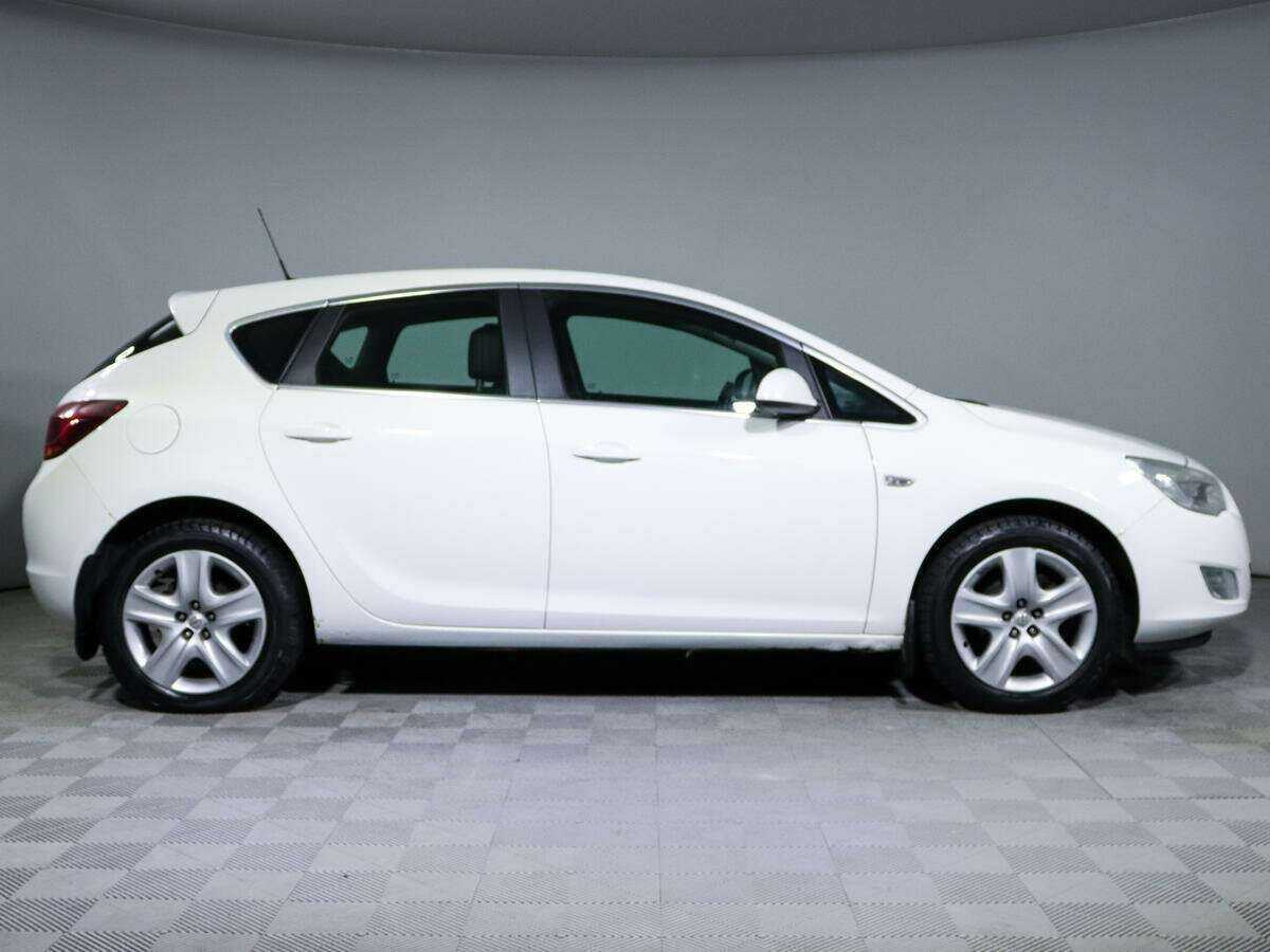 Opel Astra 2012 года с пробегом. Фото: #3