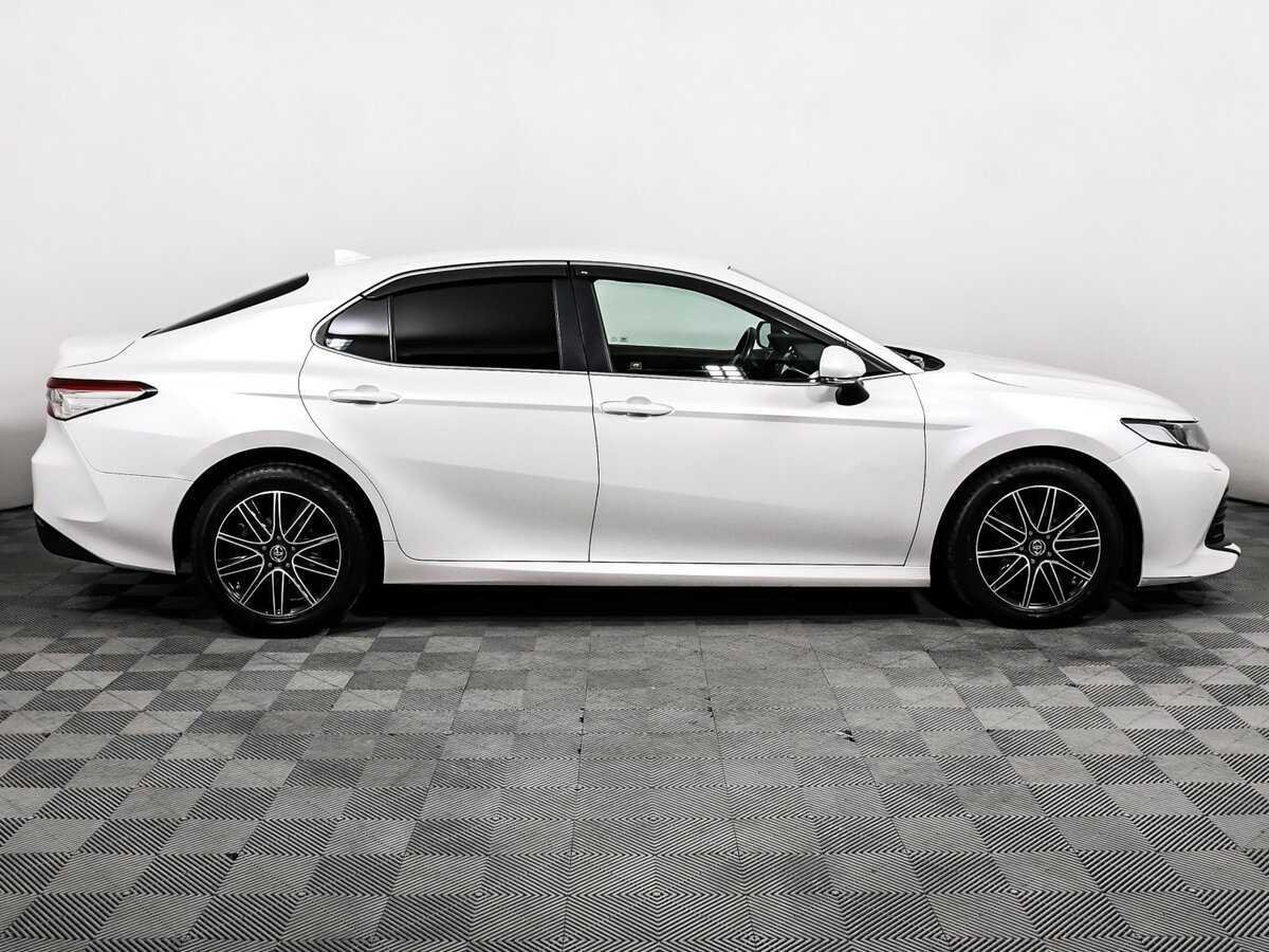 Toyota Camry 2018 года с пробегом. Фото: #3