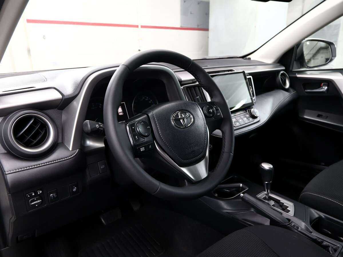 Toyota RAV4 2017 года с пробегом. Фото: #8