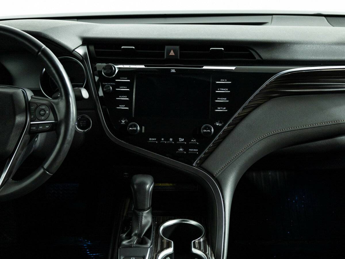 Toyota Camry 2020 года с пробегом. Фото: #11