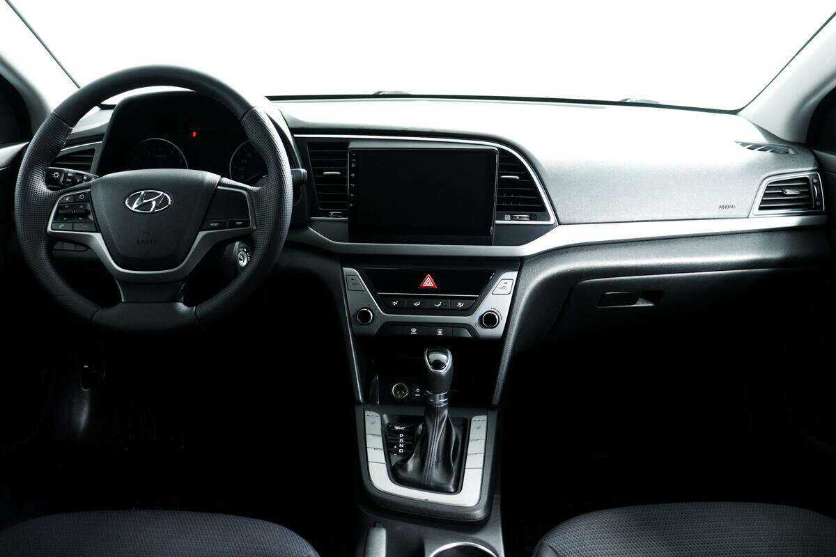 Hyundai Elantra 2018 года с пробегом. Фото: #10
