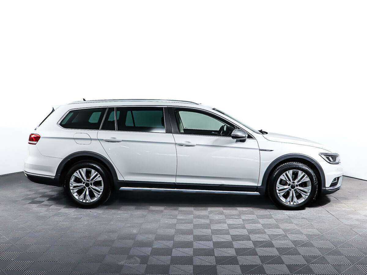 Volkswagen Passat 2018 года с пробегом. Фото: #3